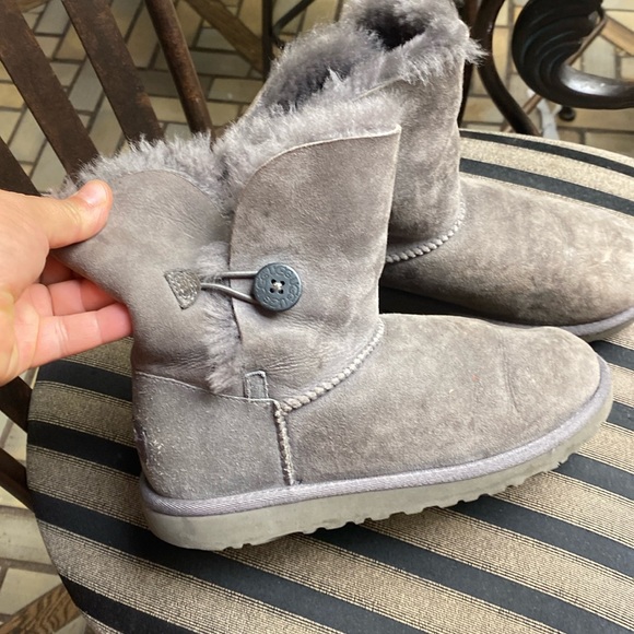 UGG ANKLE Boots - Picture 2 of 9